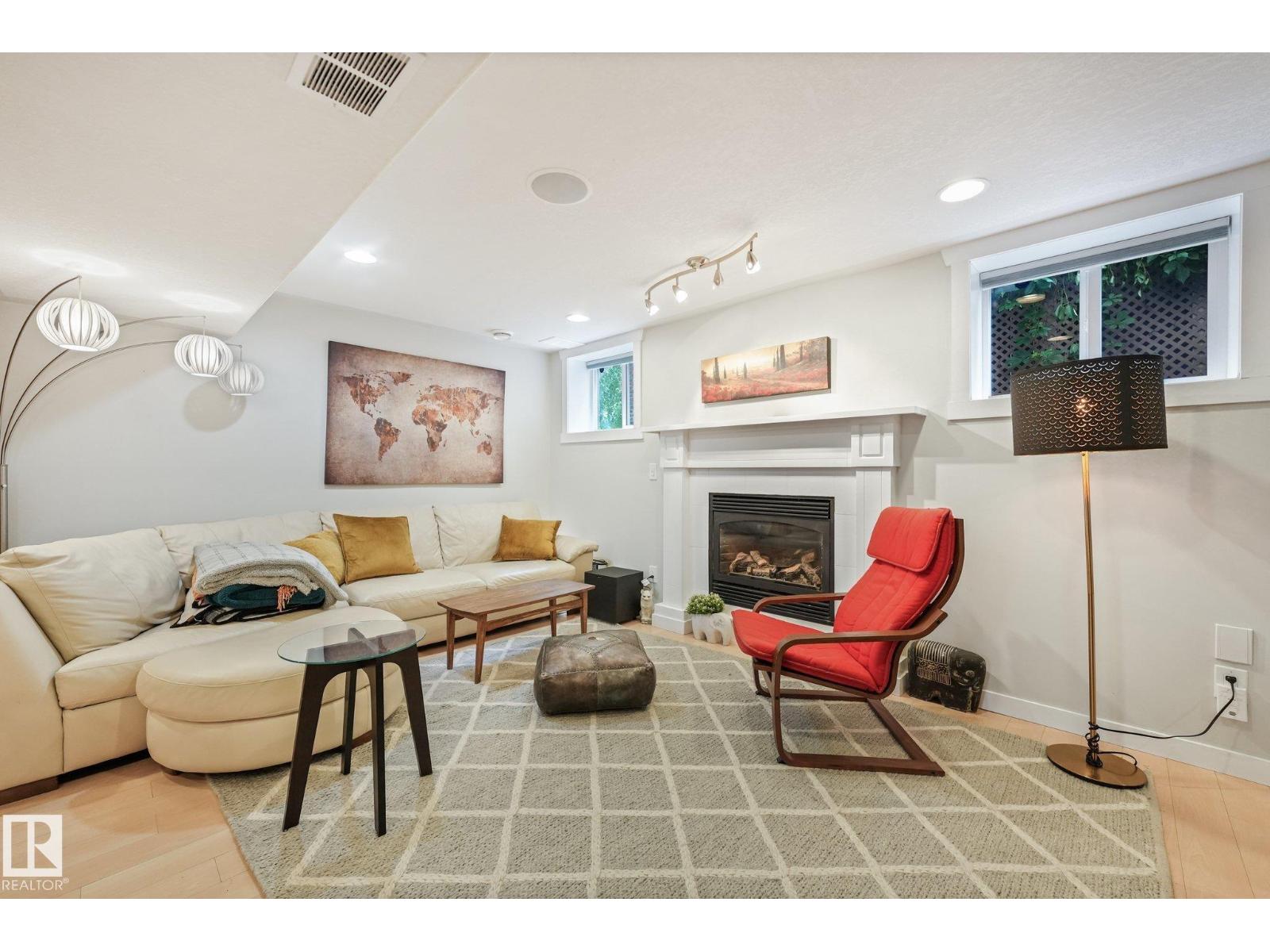 10974 126 ST NW - 45
