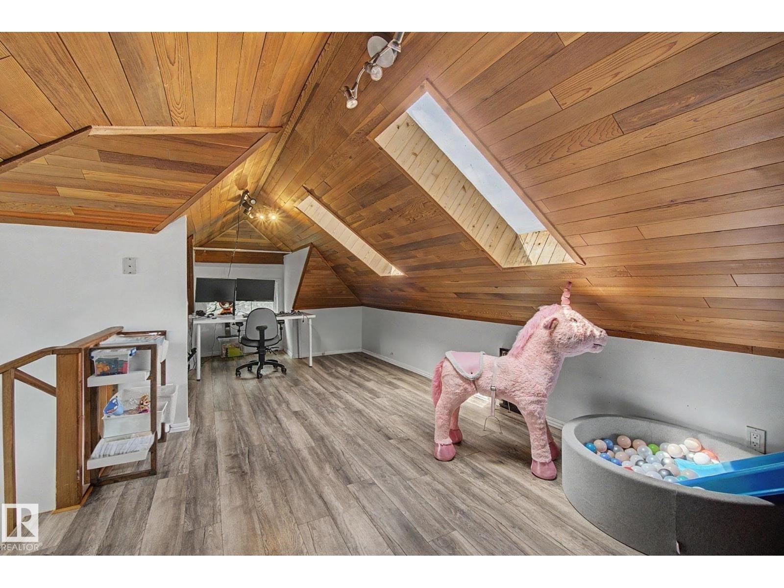 10647 125 ST NW - 34