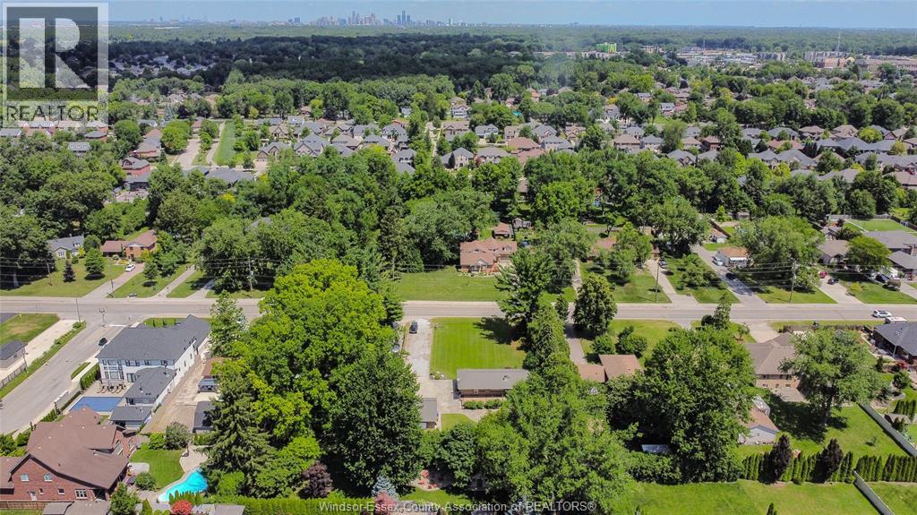 1242 Reaume ROAD - 44