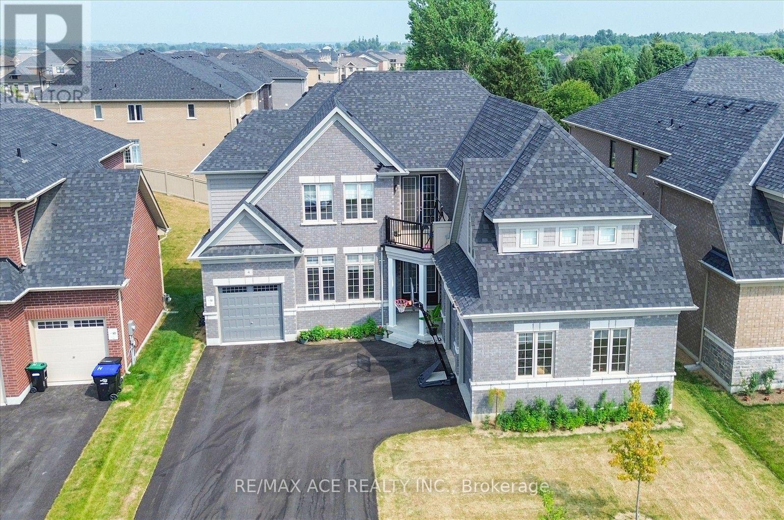 4 EMERALD GROVE - 1