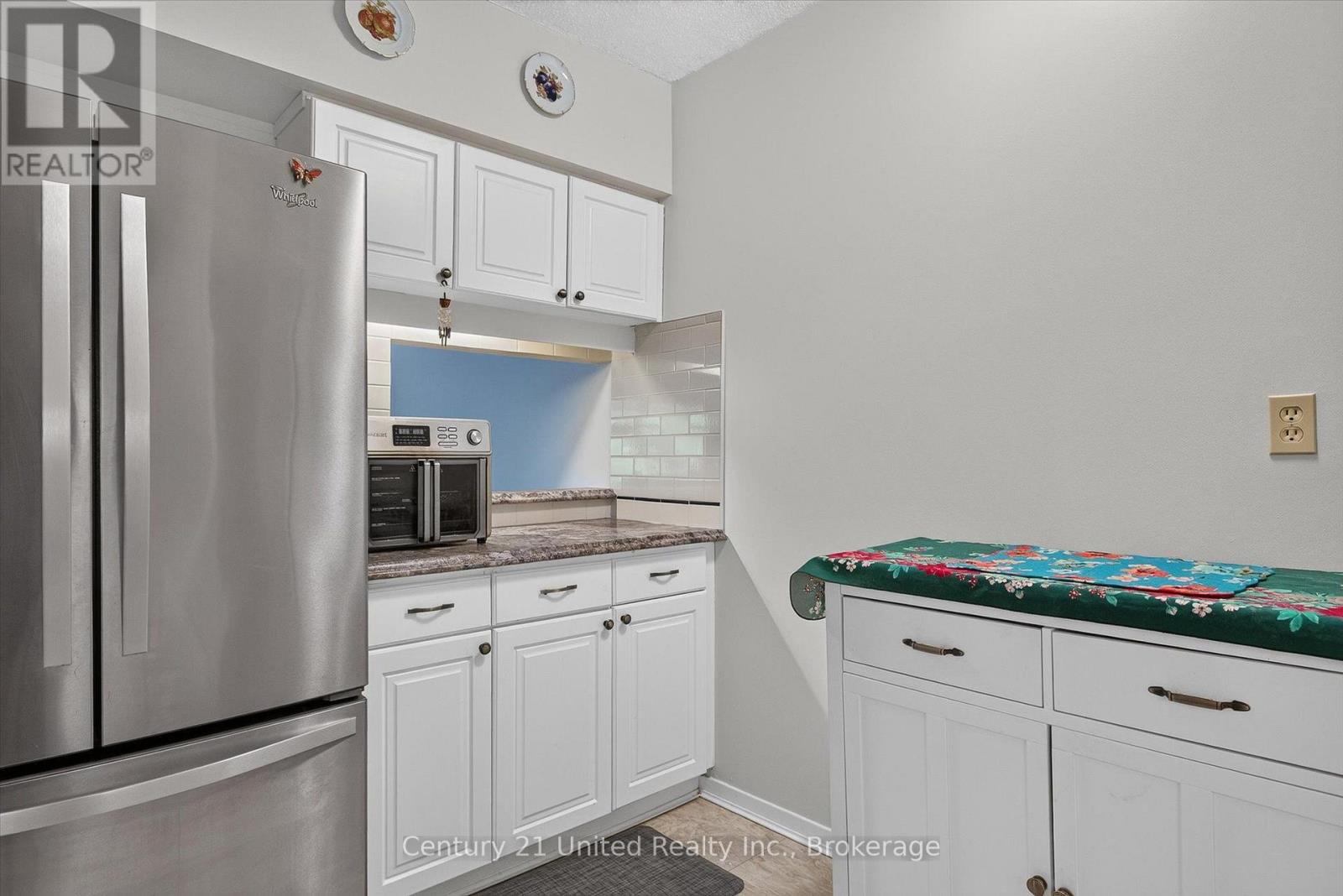 #203 1818 CHERRYHILL ROAD - Image 10