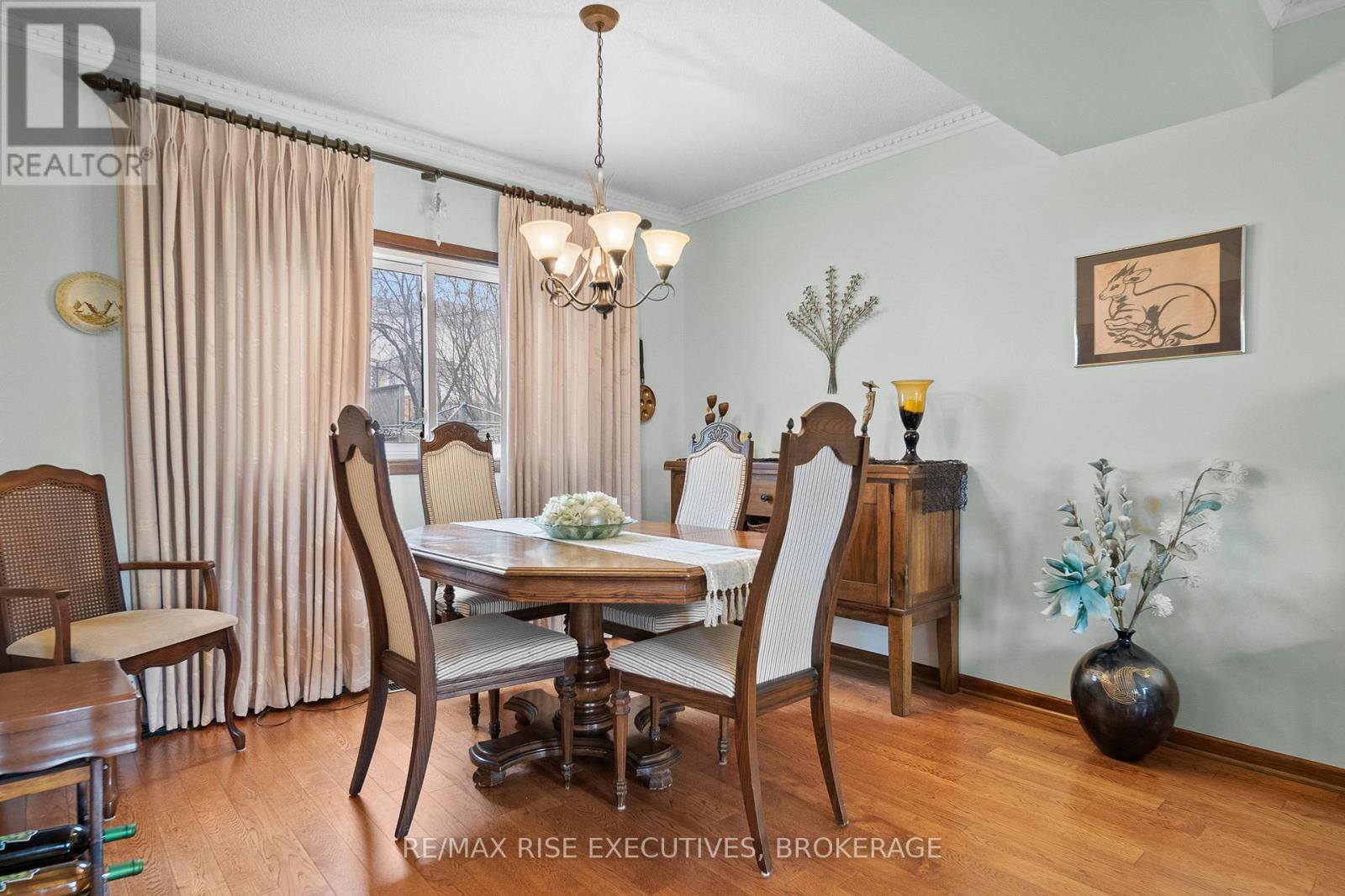 127 NICHOLSON CRESCENT - 10