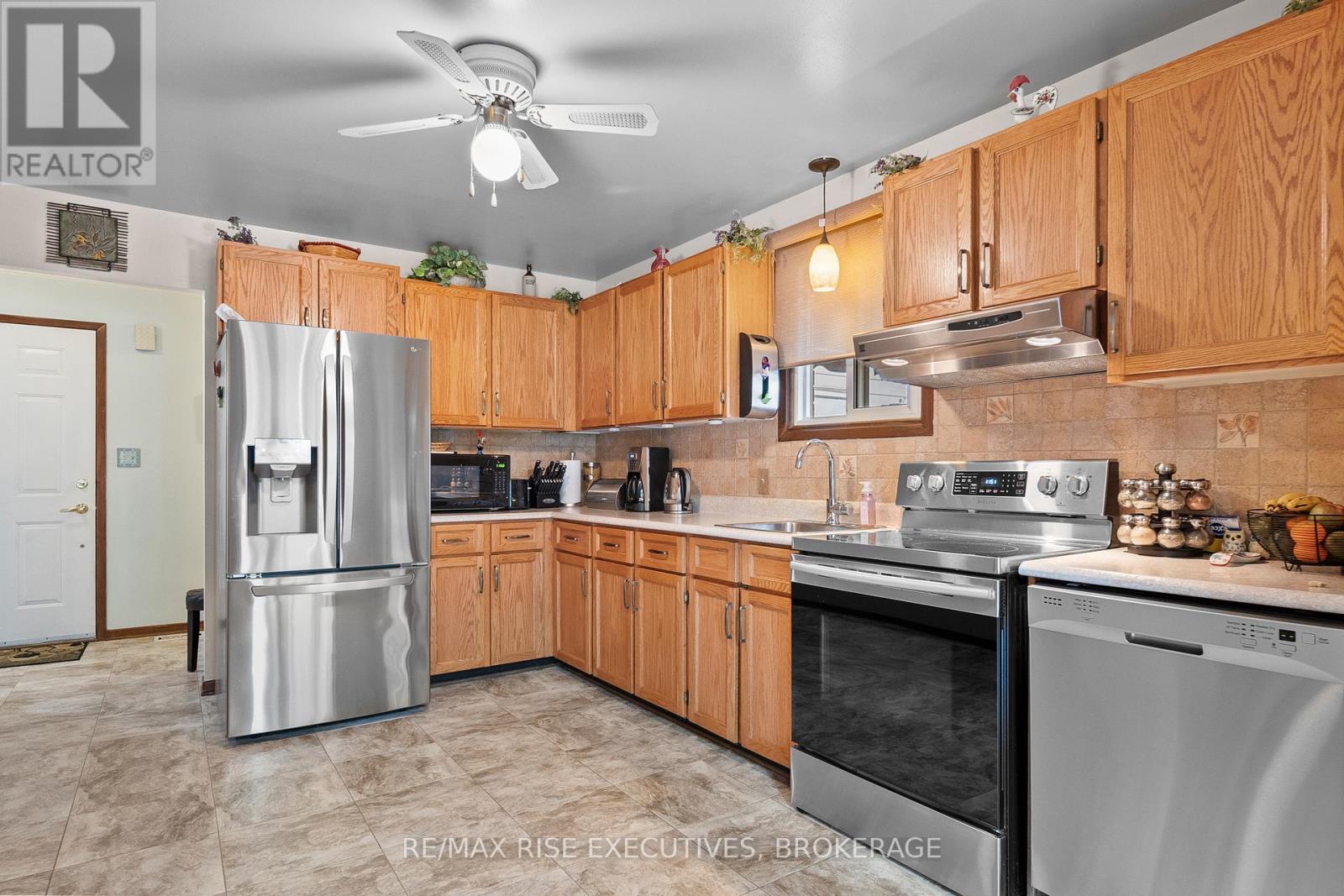 127 NICHOLSON CRESCENT - 13