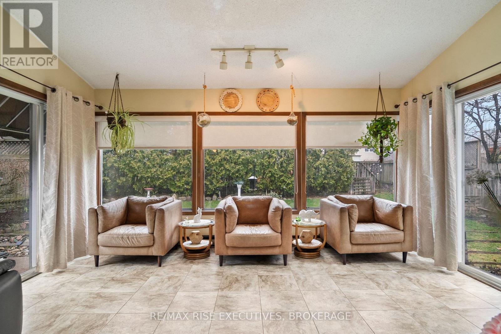 127 NICHOLSON CRESCENT - 20
