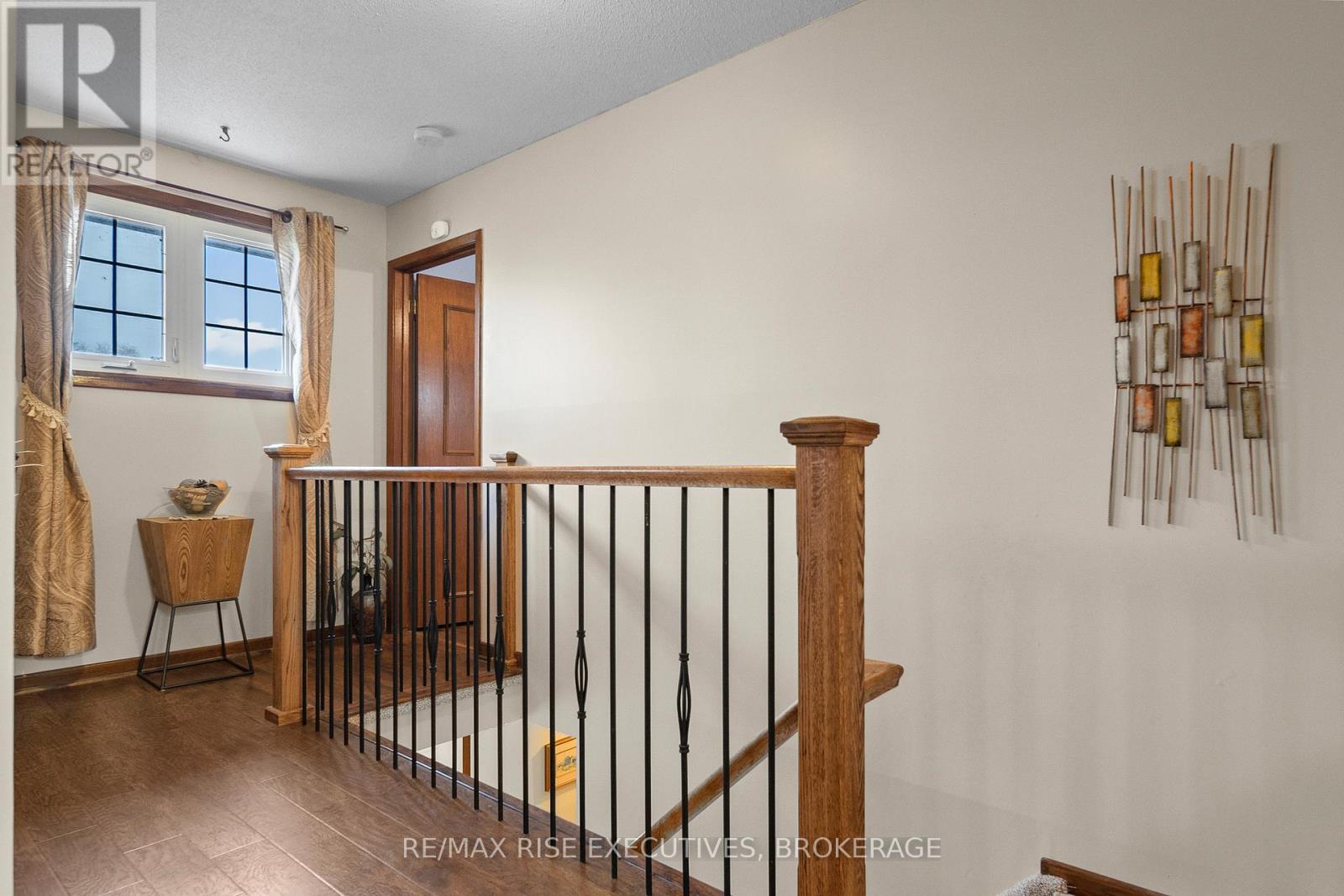 127 NICHOLSON CRESCENT - 21