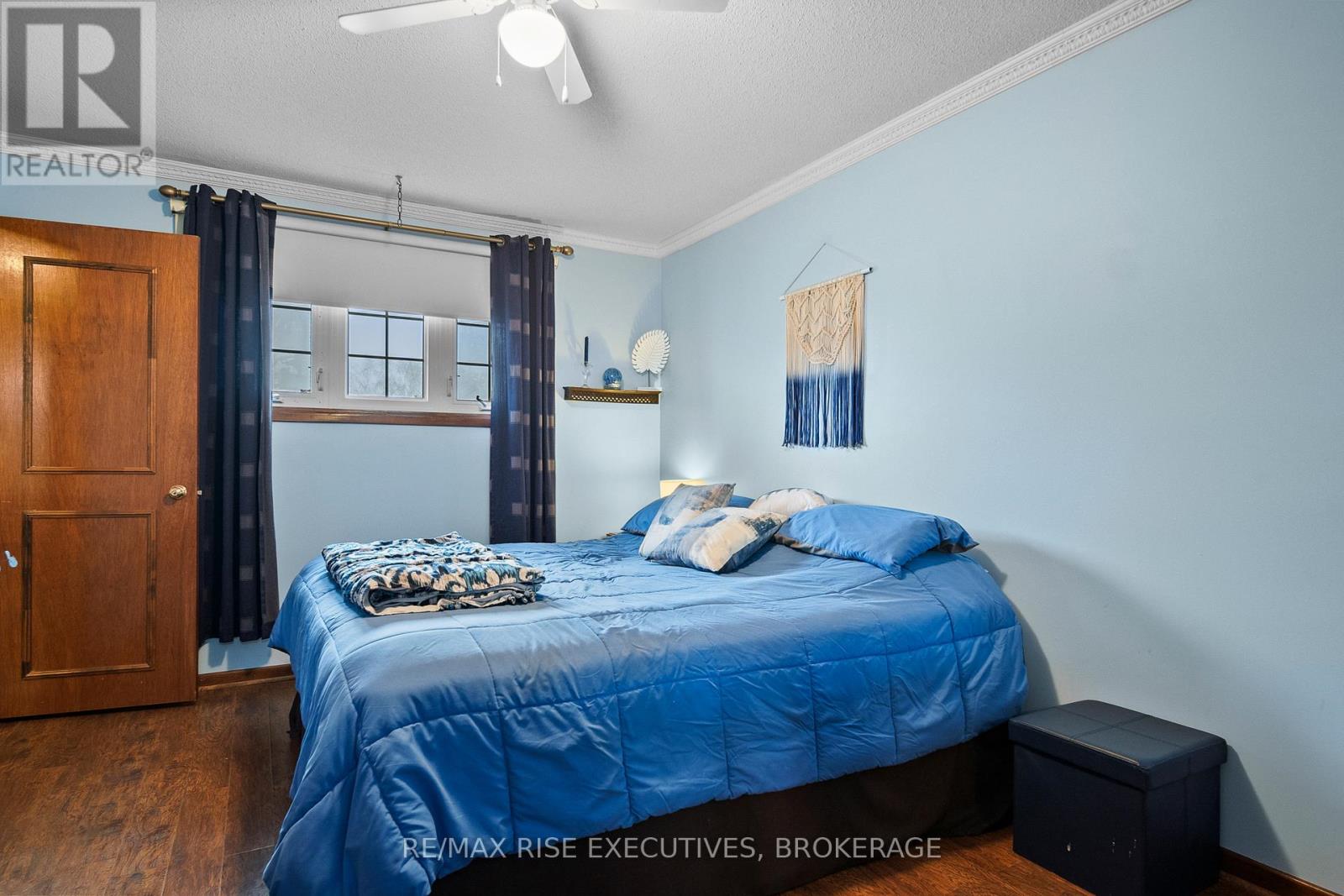 127 NICHOLSON CRESCENT - 23