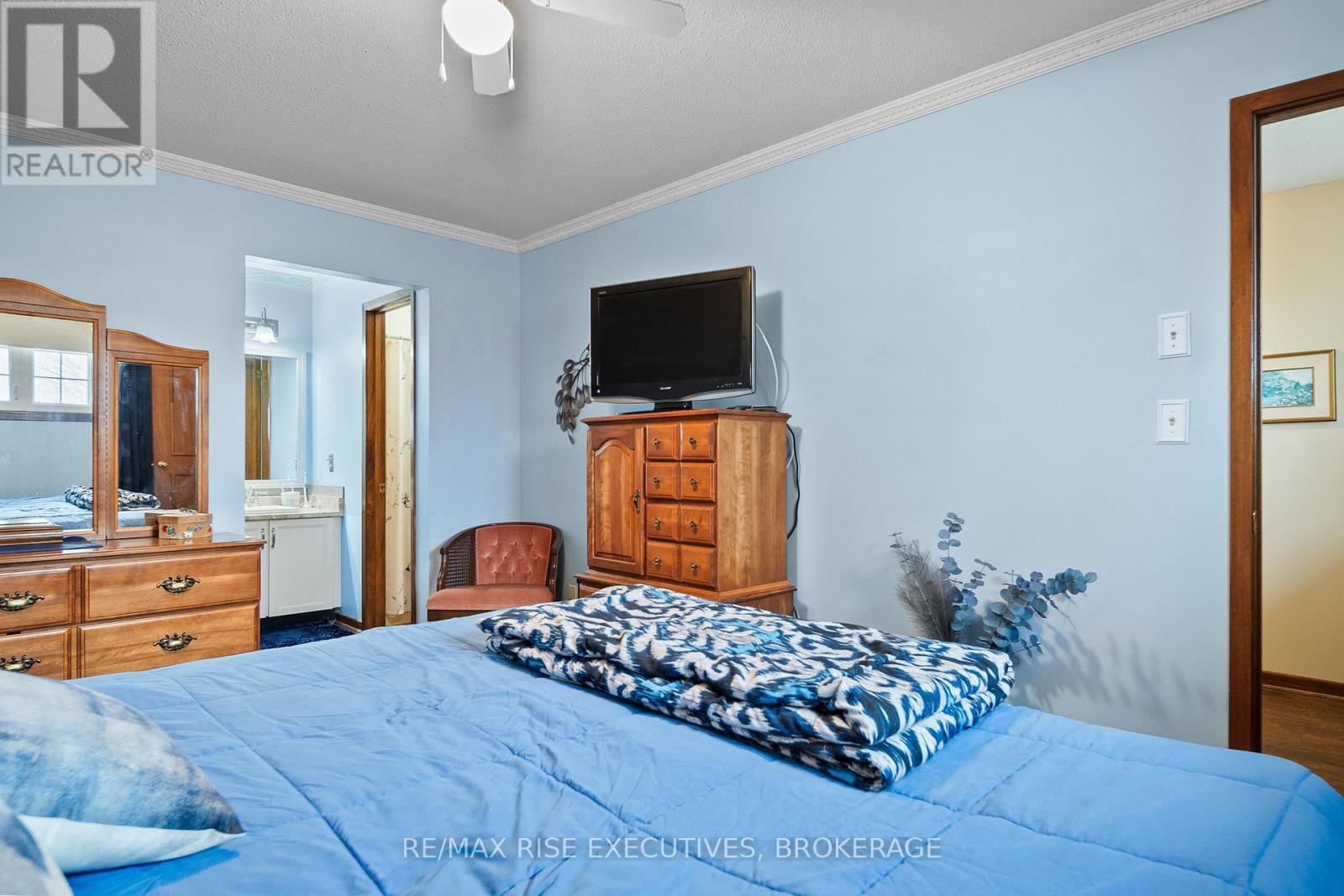 127 NICHOLSON CRESCENT - 24