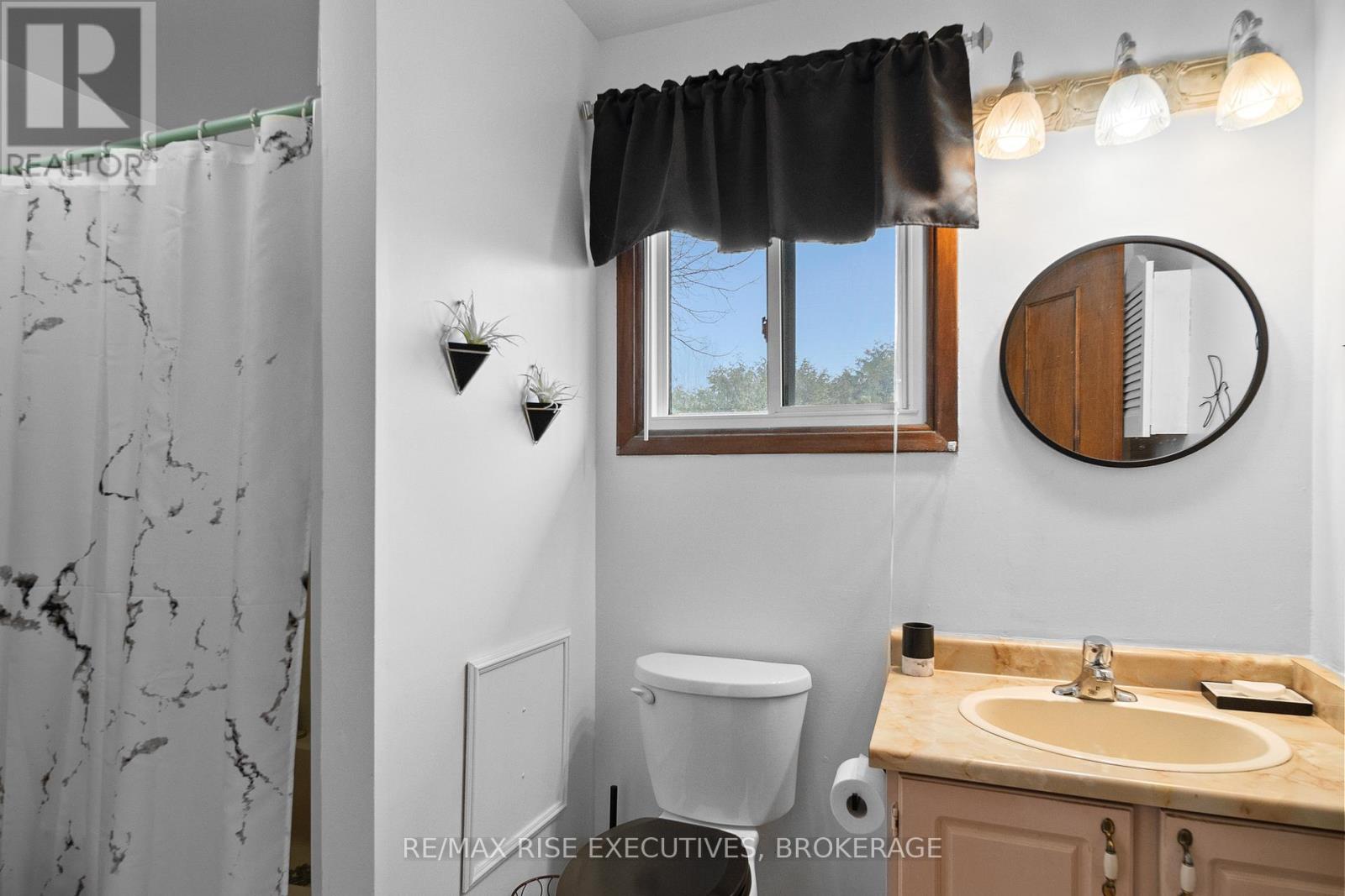 127 NICHOLSON CRESCENT - 26