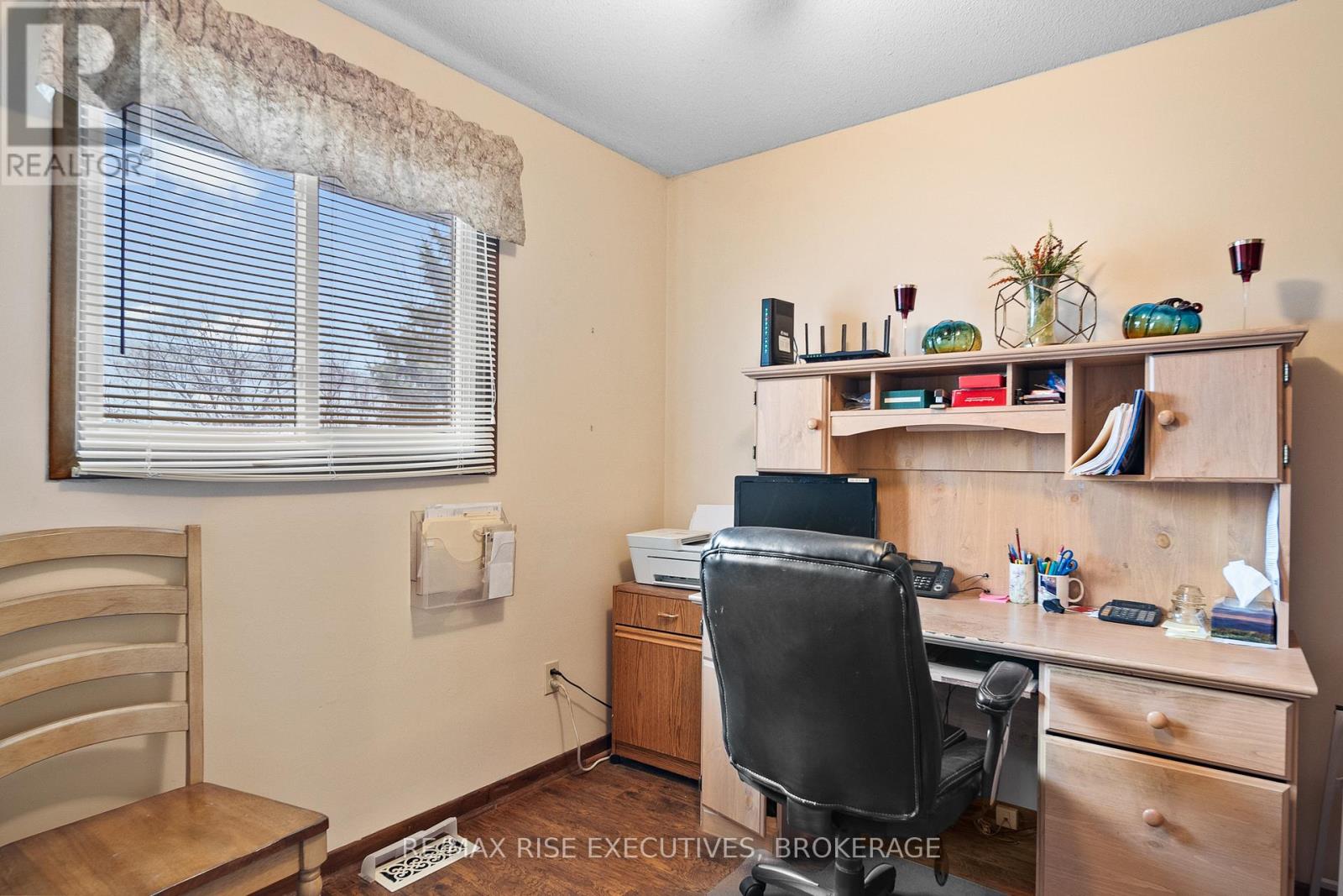 127 NICHOLSON CRESCENT - 29