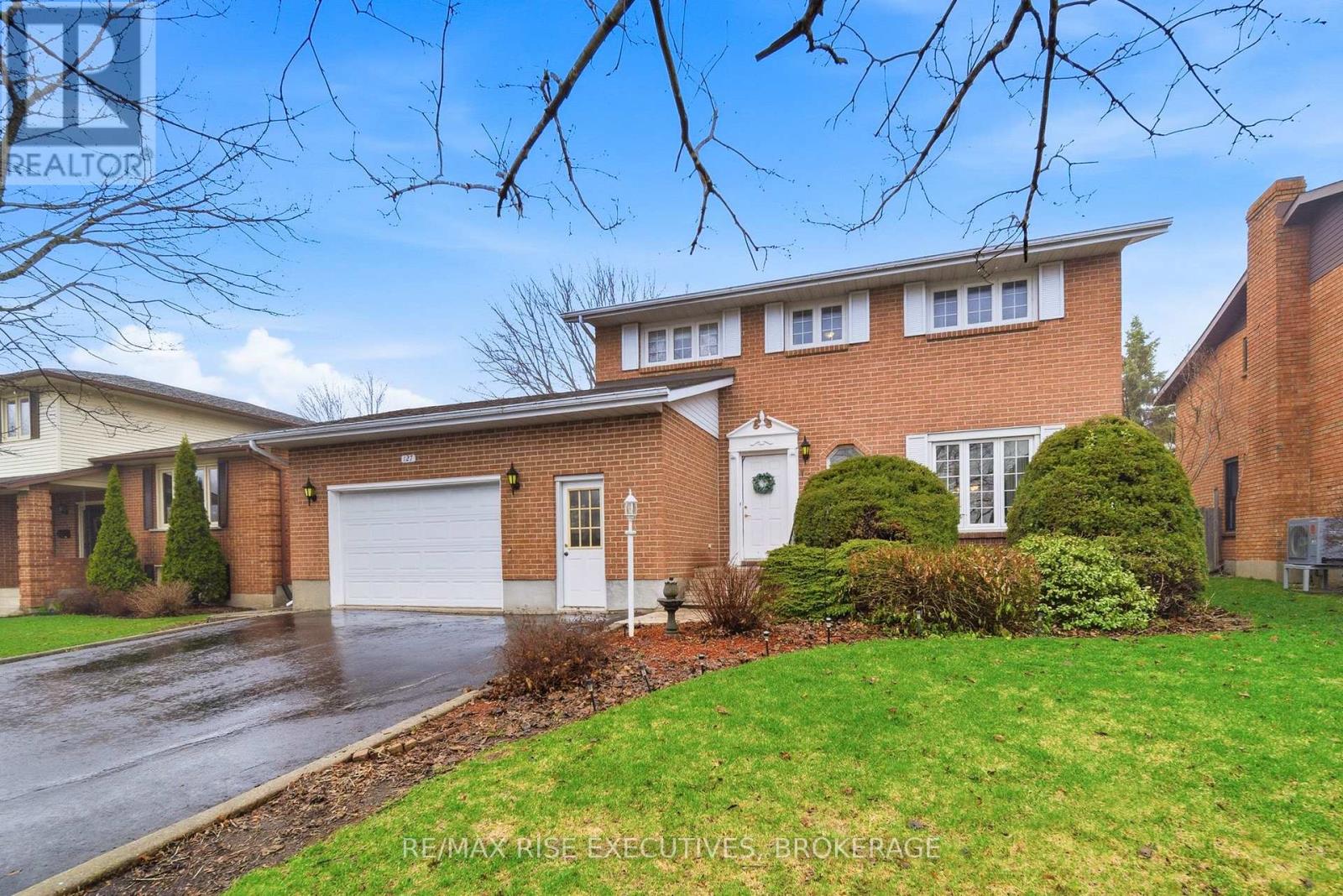 127 NICHOLSON CRESCENT - 3