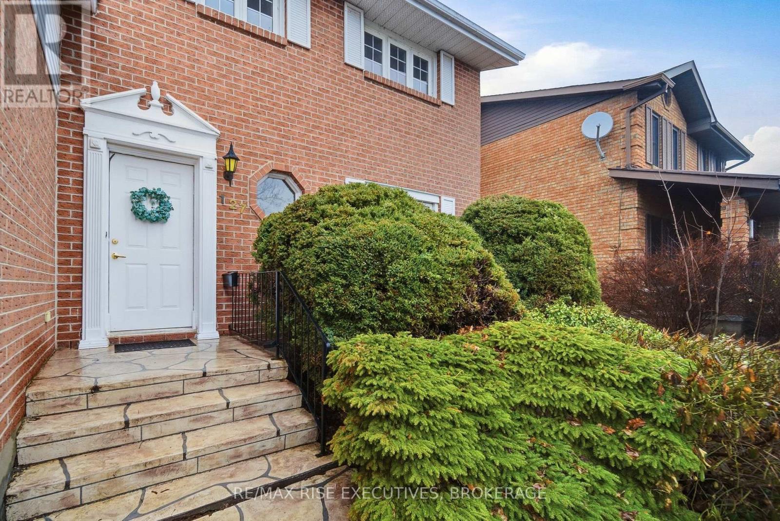 127 NICHOLSON CRESCENT - 4