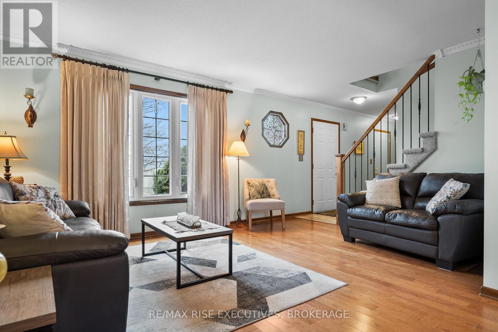 127 NICHOLSON CRESCENT - 7