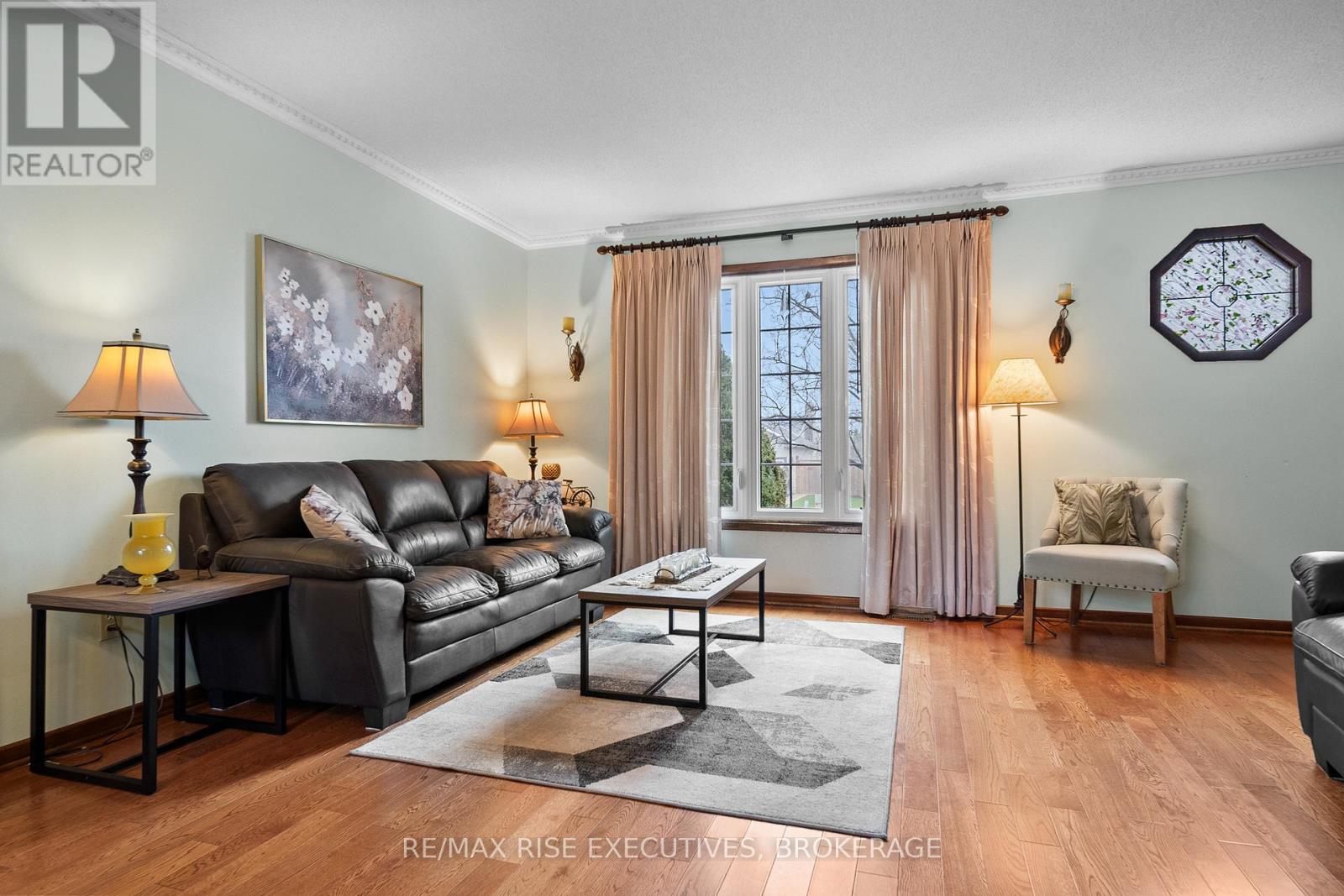 127 NICHOLSON CRESCENT - 8