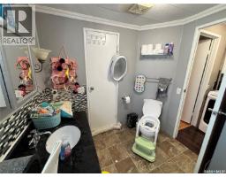 68 Spencer Drive, Kindersley, SK S0L1S1 Photo 21