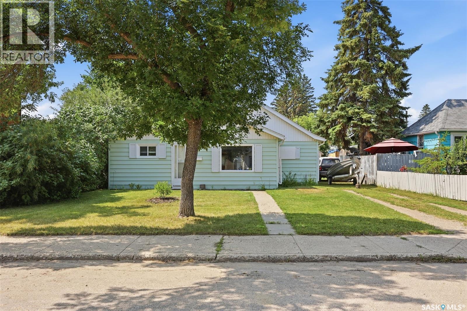 925 L AVENUE S, Saskatoon — photo 3