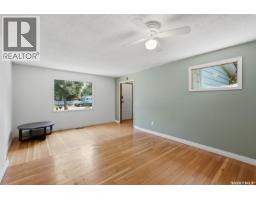 925 L Avenue S, Saskatoon, SK S7M2J2 Photo 10