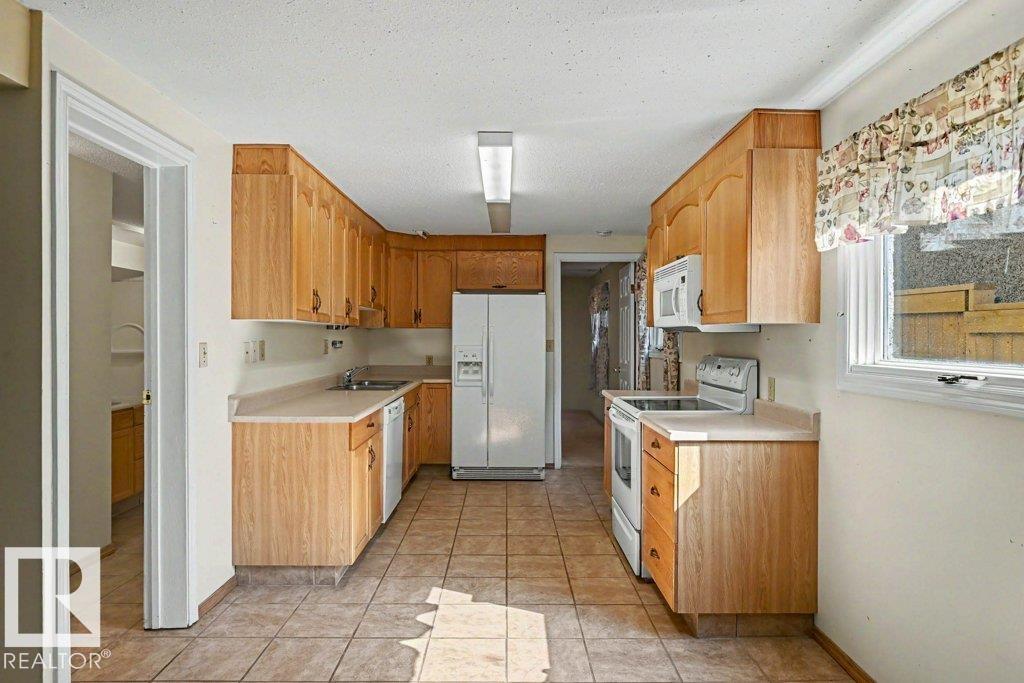 26 LOUISBOURG PL - 40