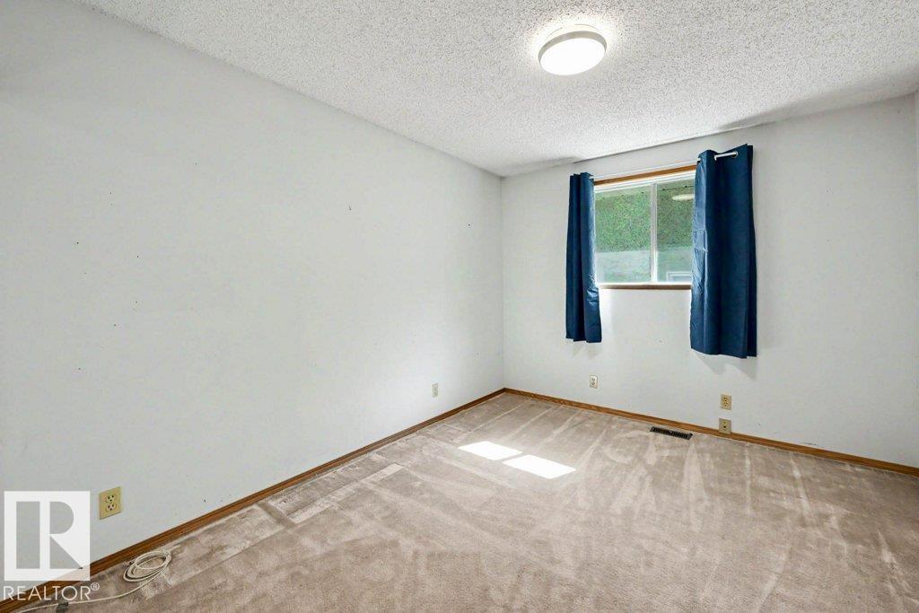 26 LOUISBOURG PL - 32