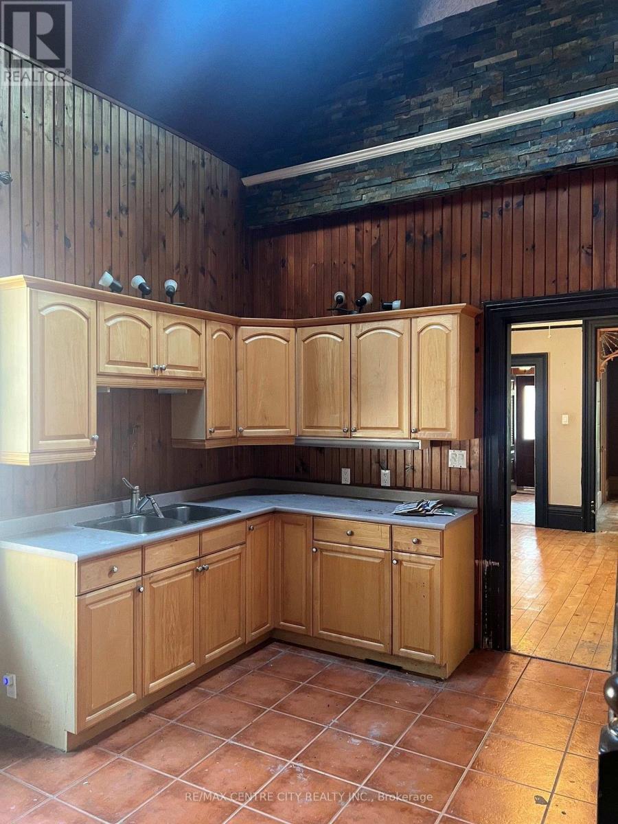 151 CLARENCE STREET - 9