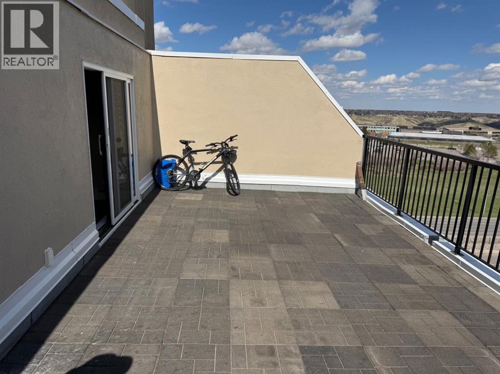 #921 21 Berkeley Place W - 22