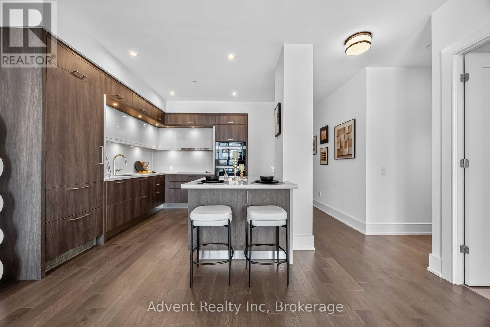 #518 30 INN ON THE PARK DRIVE - 16
