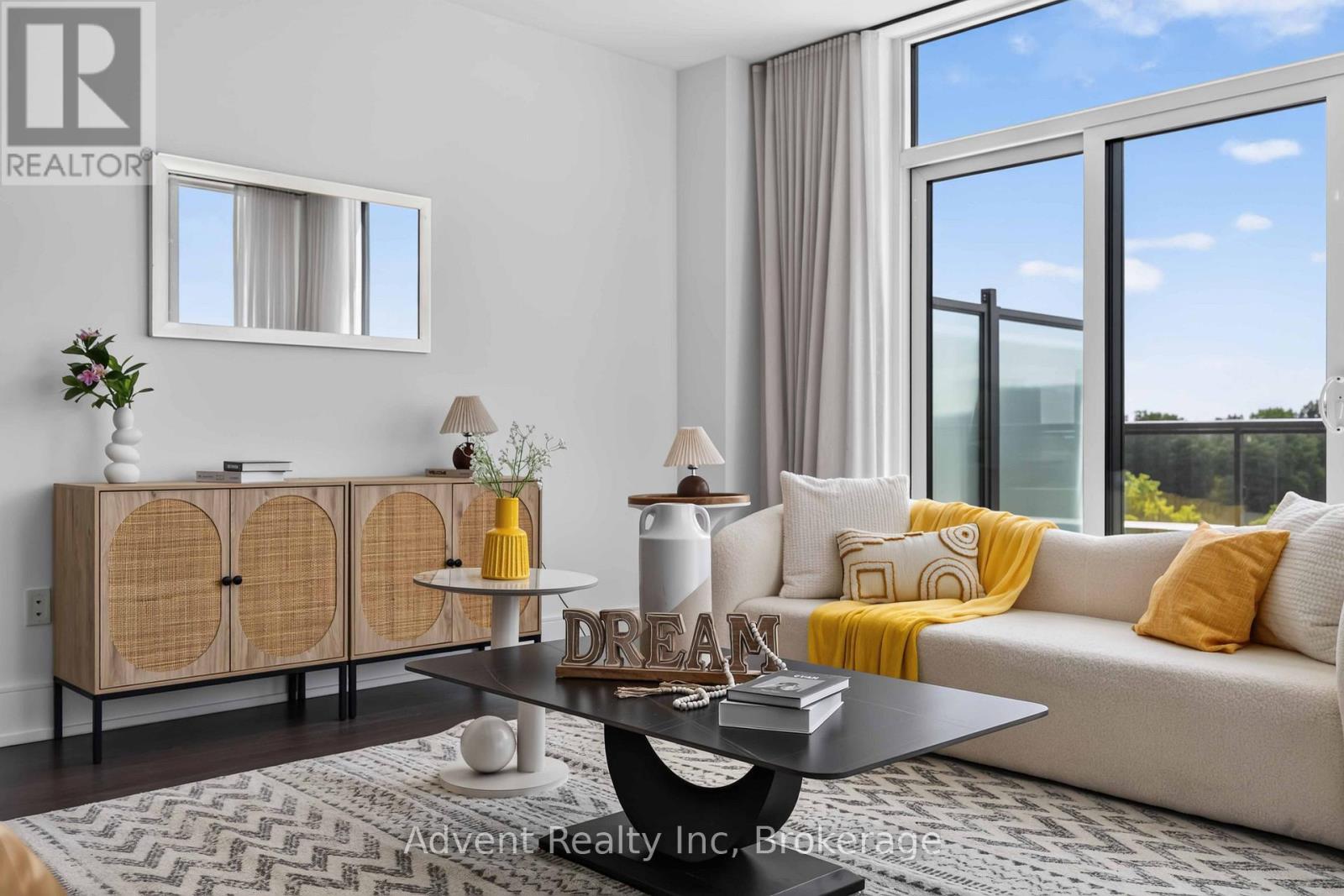 #518 30 INN ON THE PARK DRIVE - 32