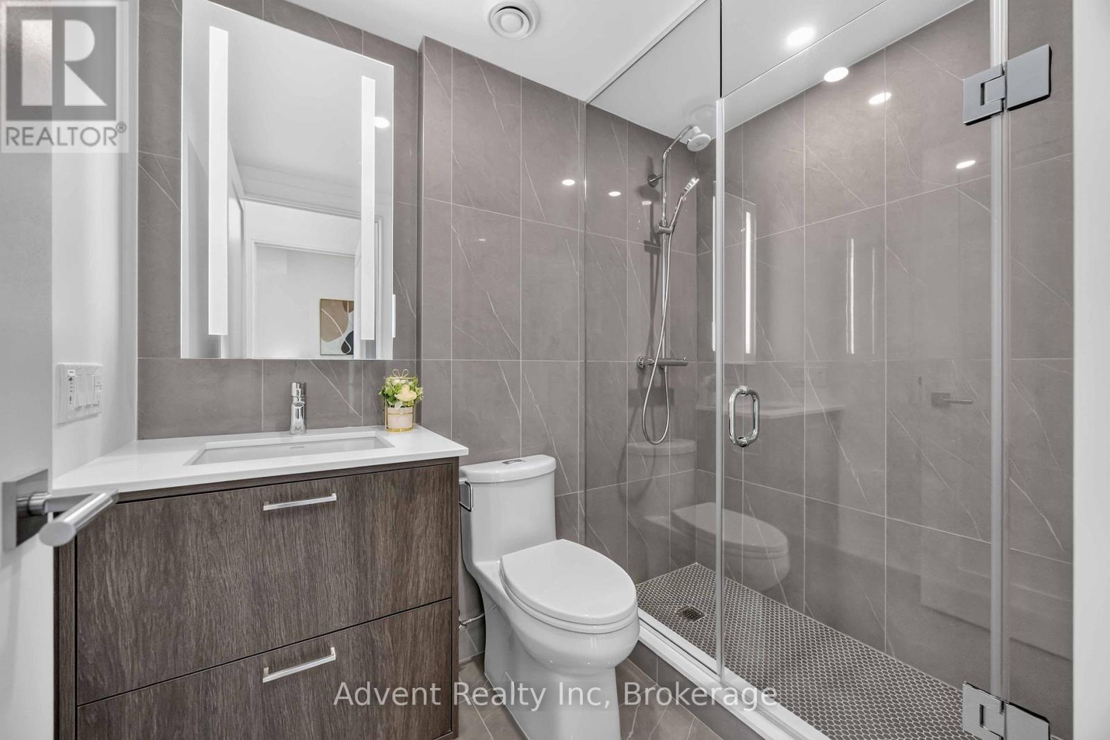 #518 30 INN ON THE PARK DRIVE - 44
