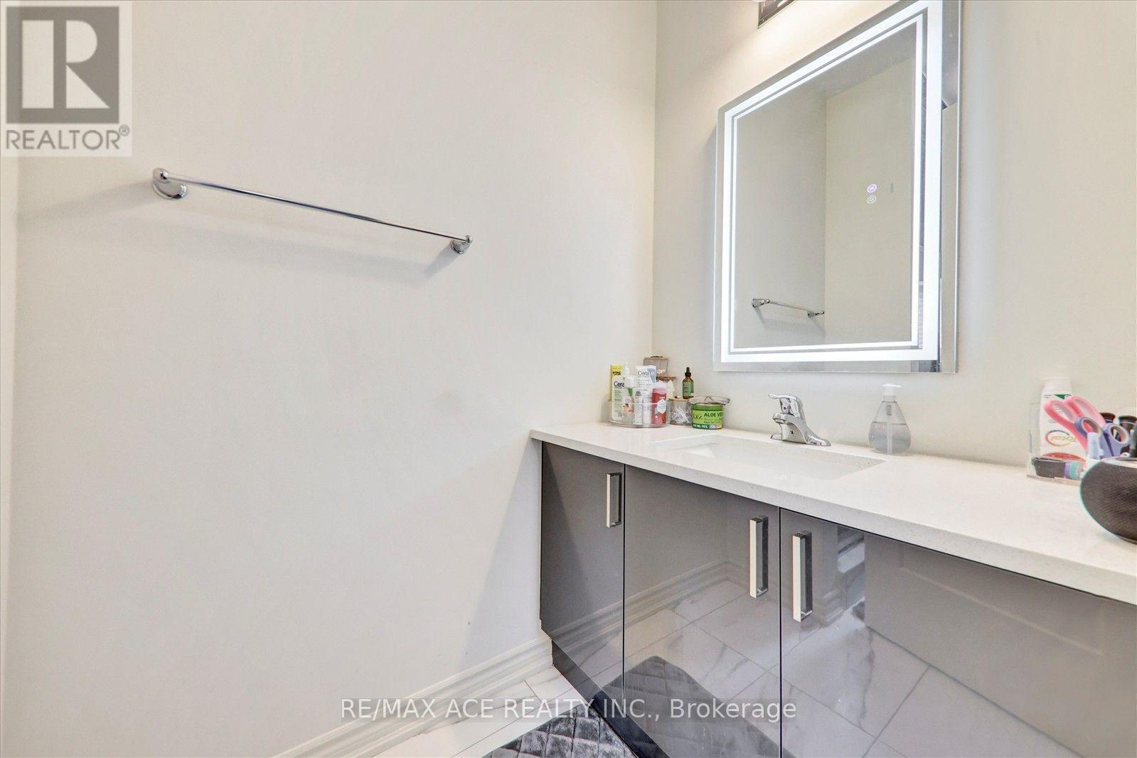 4 EMERALD GROVE - 33