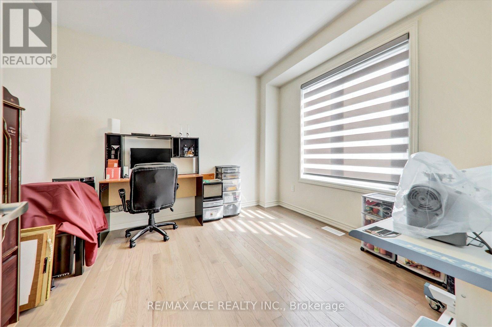 4 EMERALD GROVE - 21