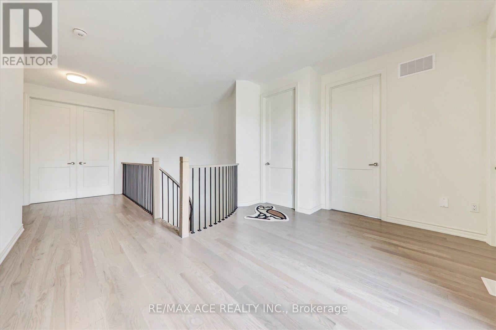 4 EMERALD GROVE - 25