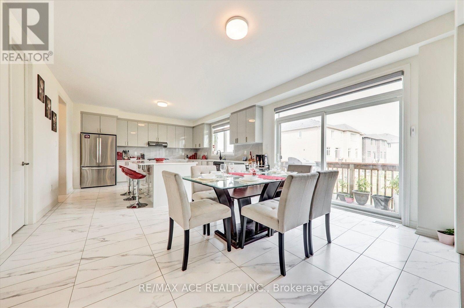 4 EMERALD GROVE - 15