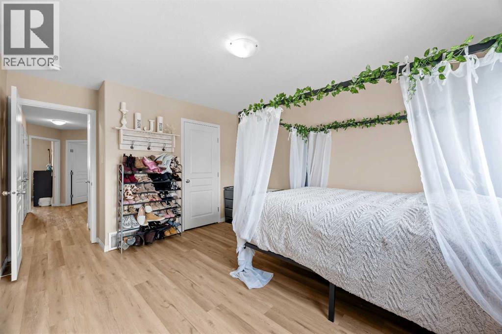 #7, 1511 47C Avenue - 17