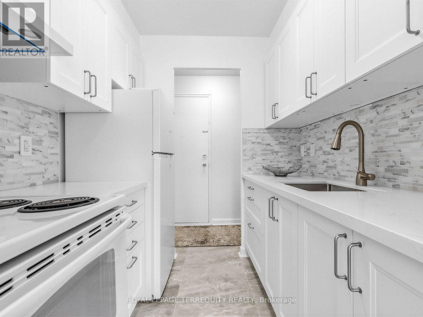 #404 8 KINGSBRIDGE COURT - 10