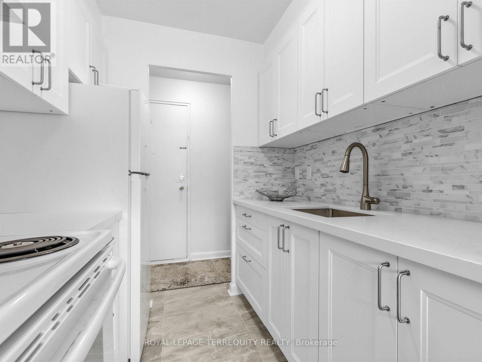 #404 8 KINGSBRIDGE COURT - 11