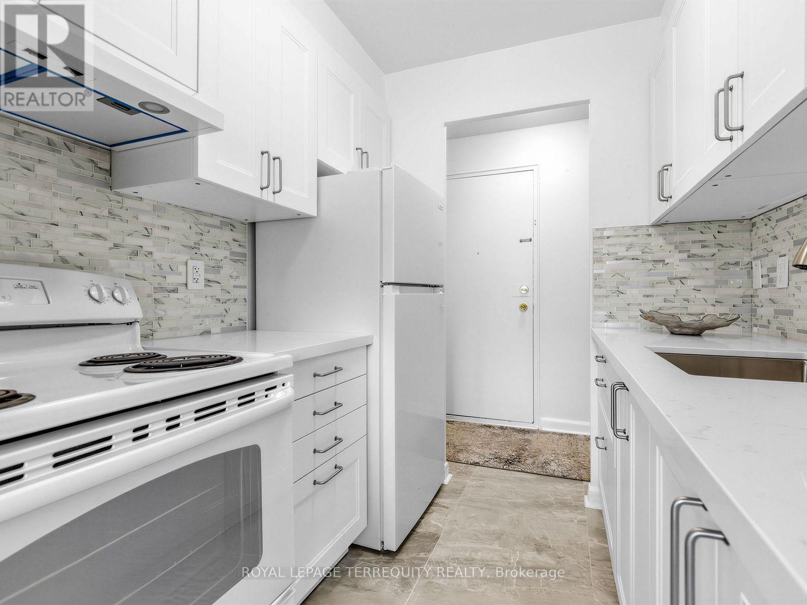 #404 8 KINGSBRIDGE COURT - 12