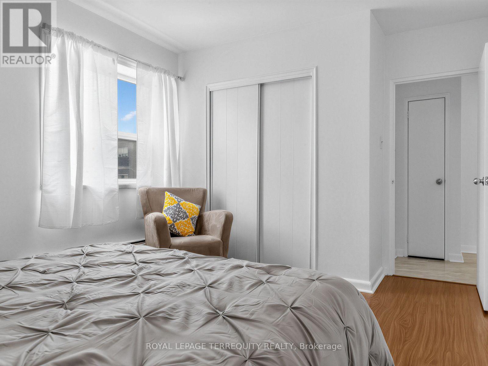 #404 8 KINGSBRIDGE COURT - 19