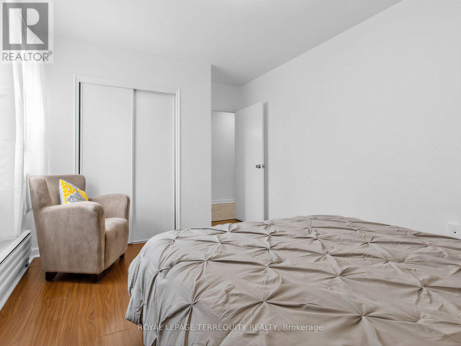 #404 8 KINGSBRIDGE COURT - 22