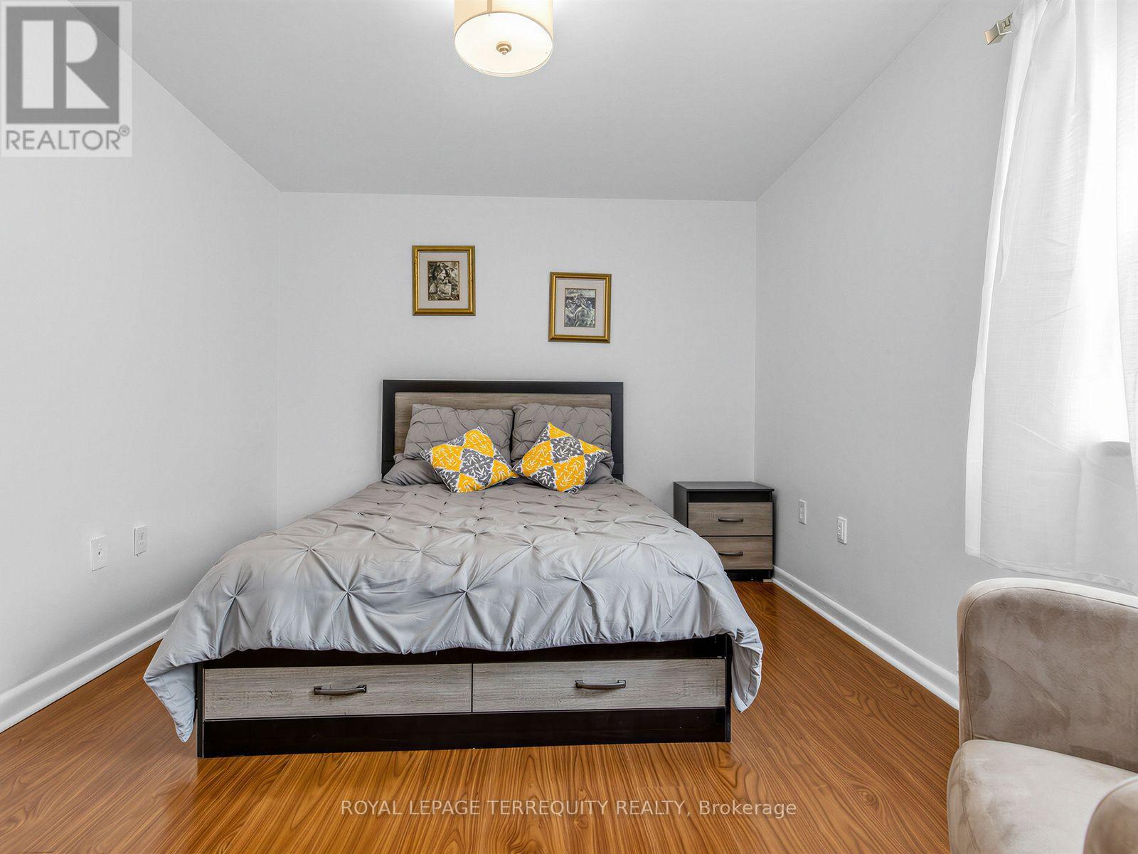 #404 8 KINGSBRIDGE COURT - 23