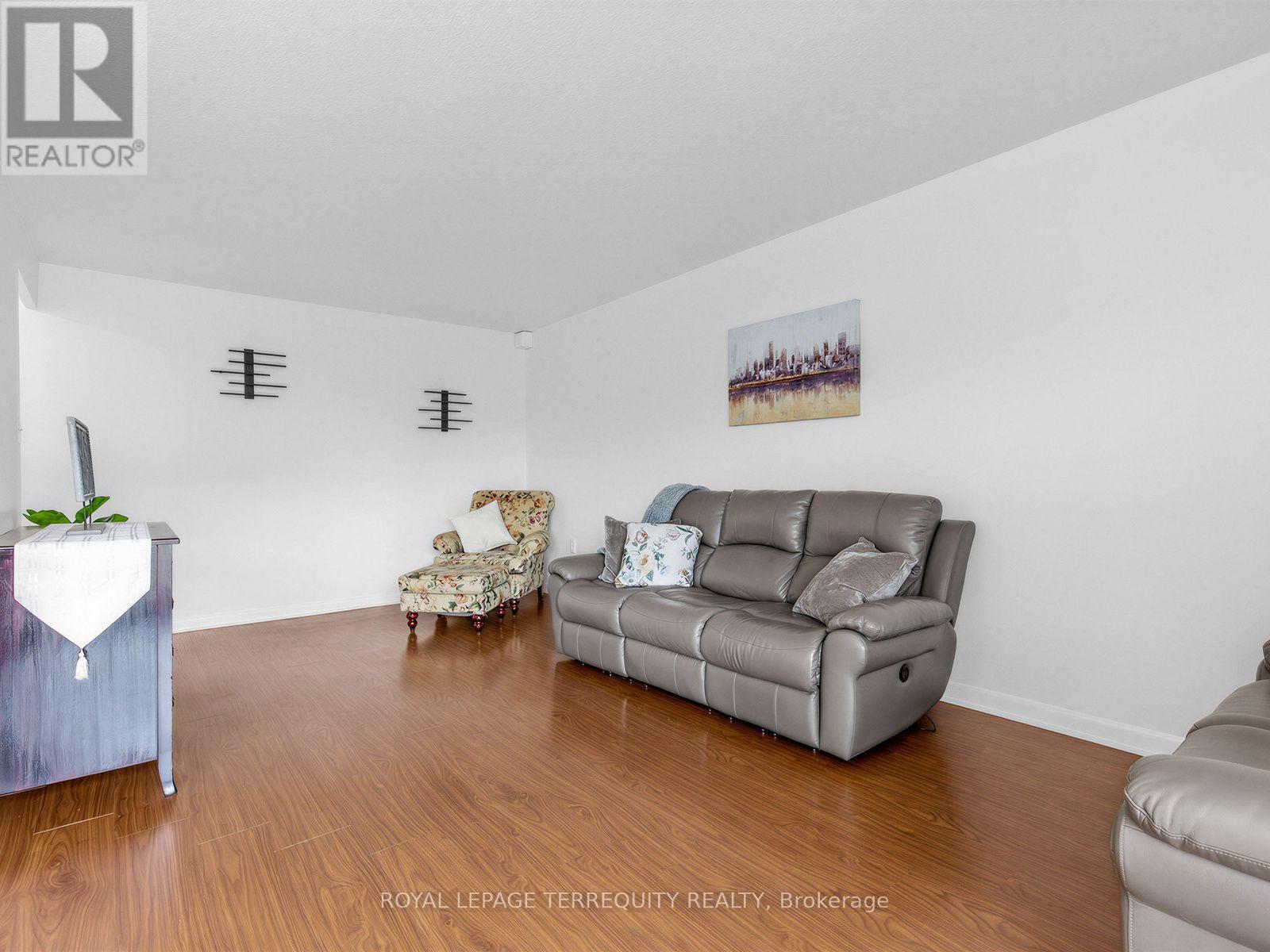 #404 8 KINGSBRIDGE COURT - Image 3
