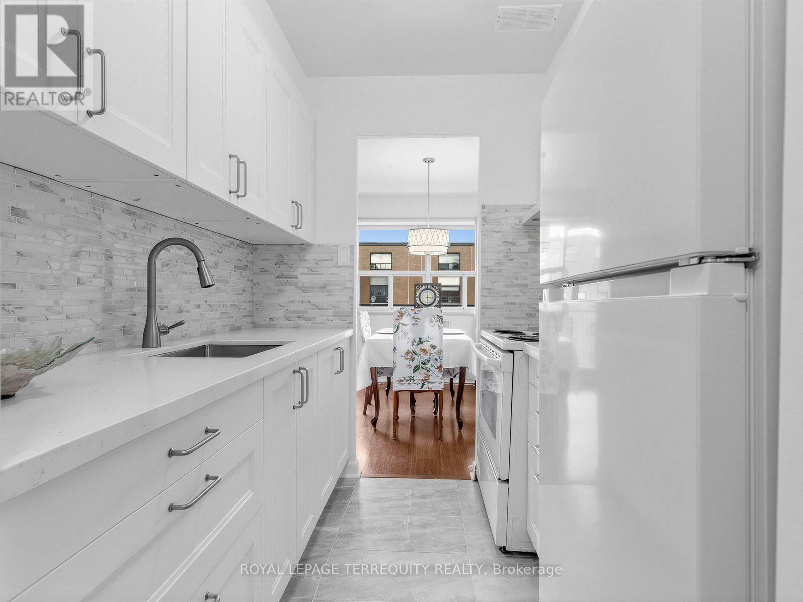 #404 8 KINGSBRIDGE COURT - 8