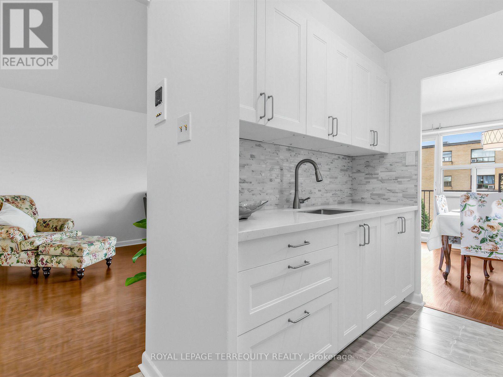 #404 8 KINGSBRIDGE COURT - 9