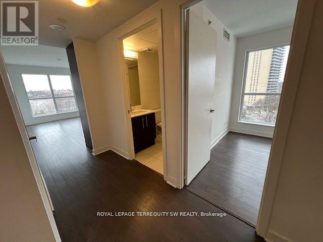 #902 58 ORCHARD VIEW BOULEVARD - 14