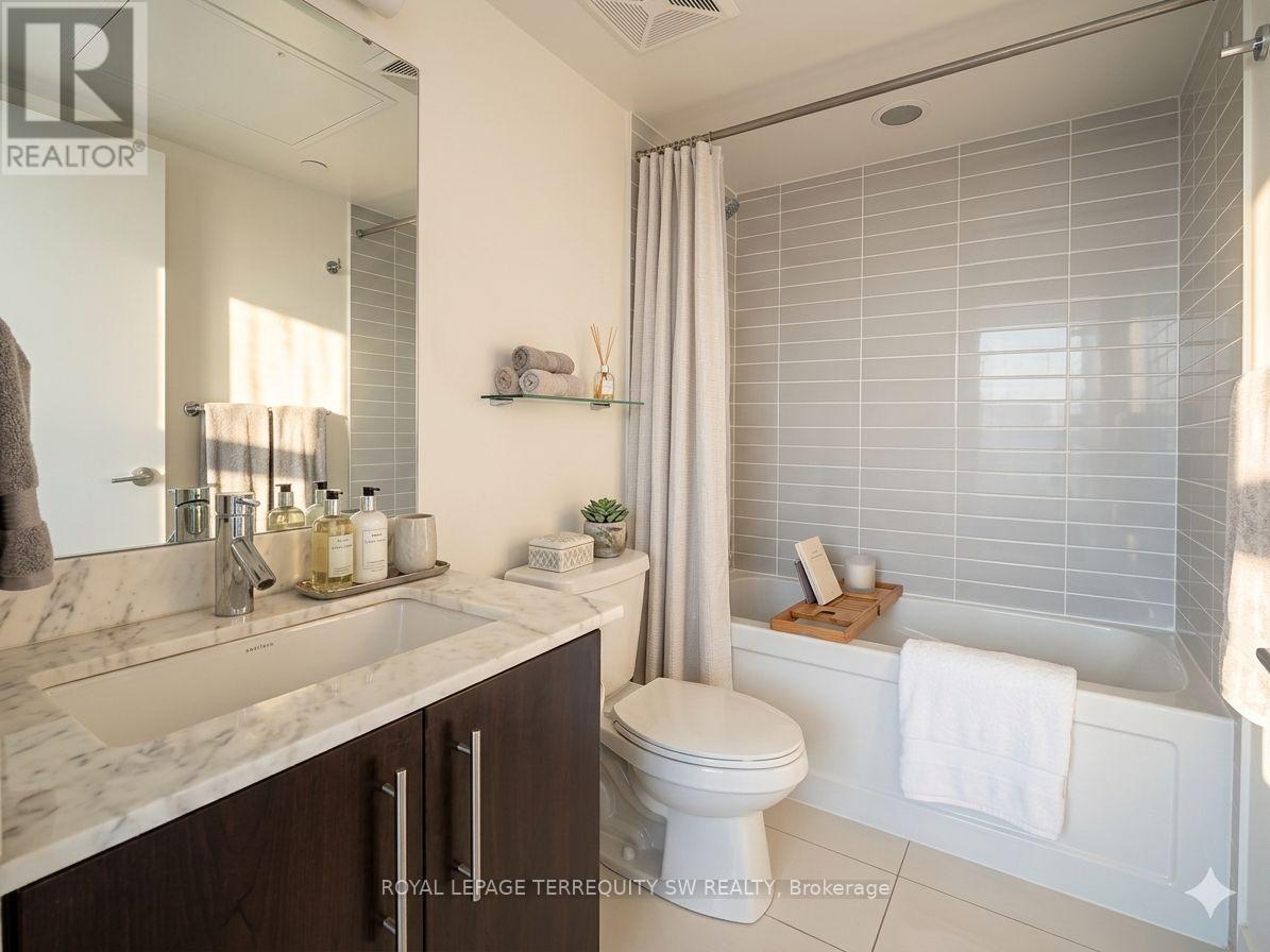 #902 58 ORCHARD VIEW BOULEVARD - 16