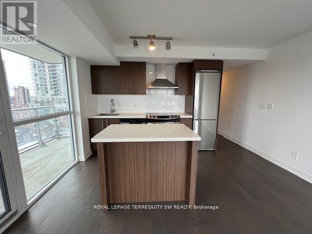 #902 58 ORCHARD VIEW BOULEVARD - 4