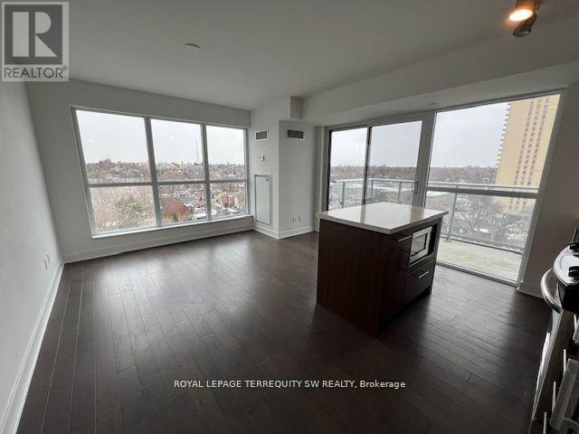 #902 58 ORCHARD VIEW BOULEVARD - 6