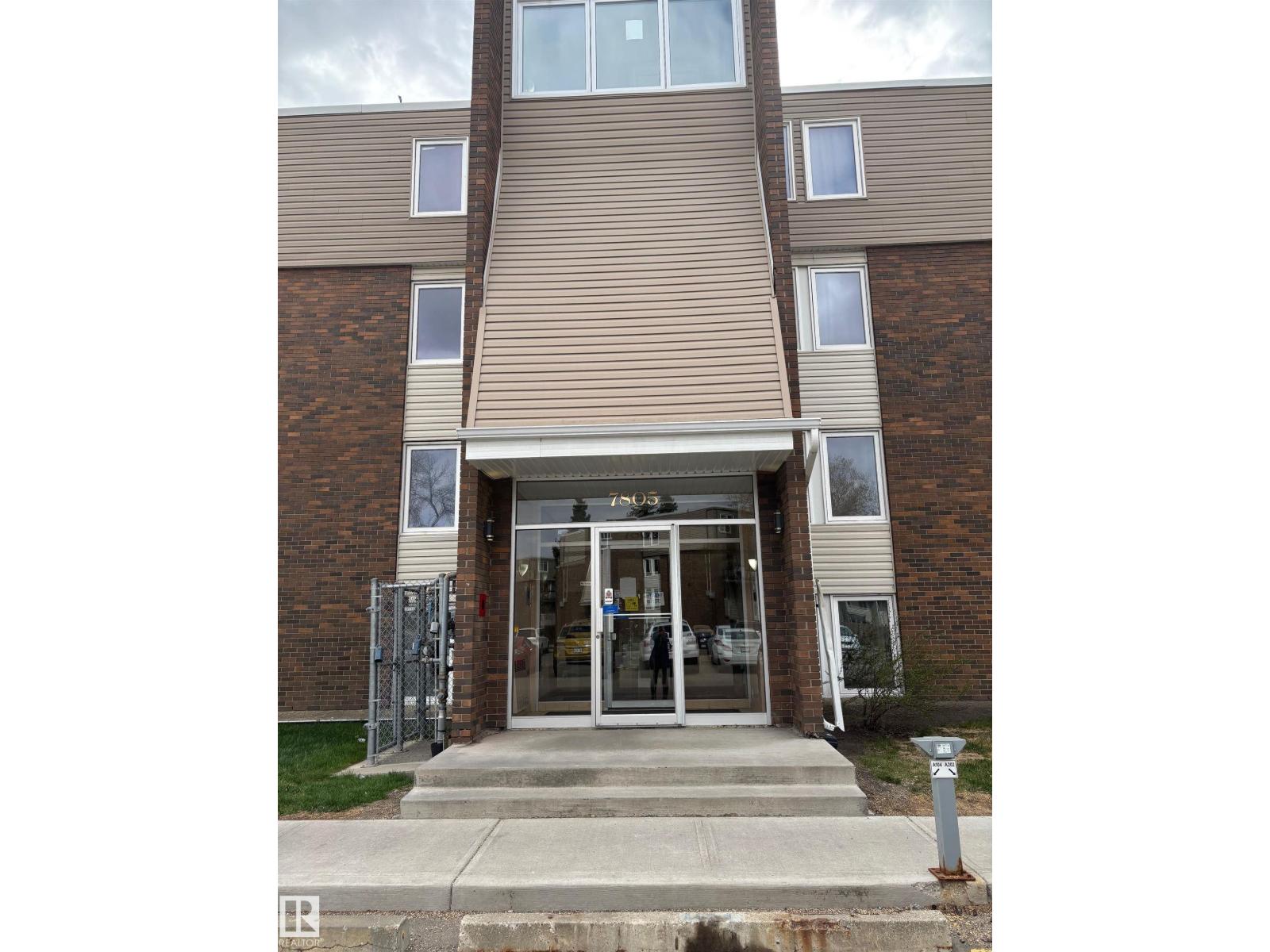 #108 7805 159 ST NW - 20