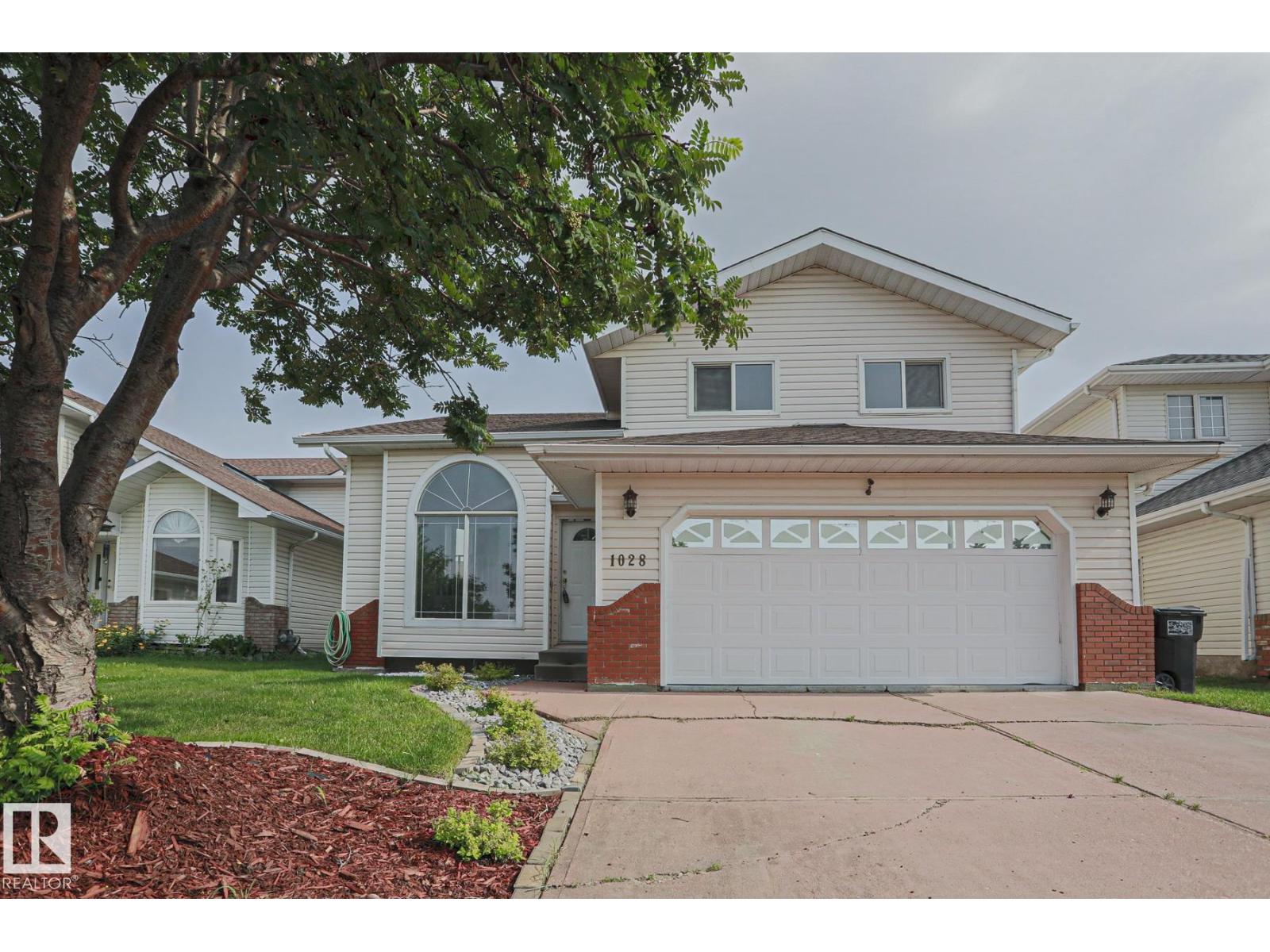 1028 James CR NW - 1