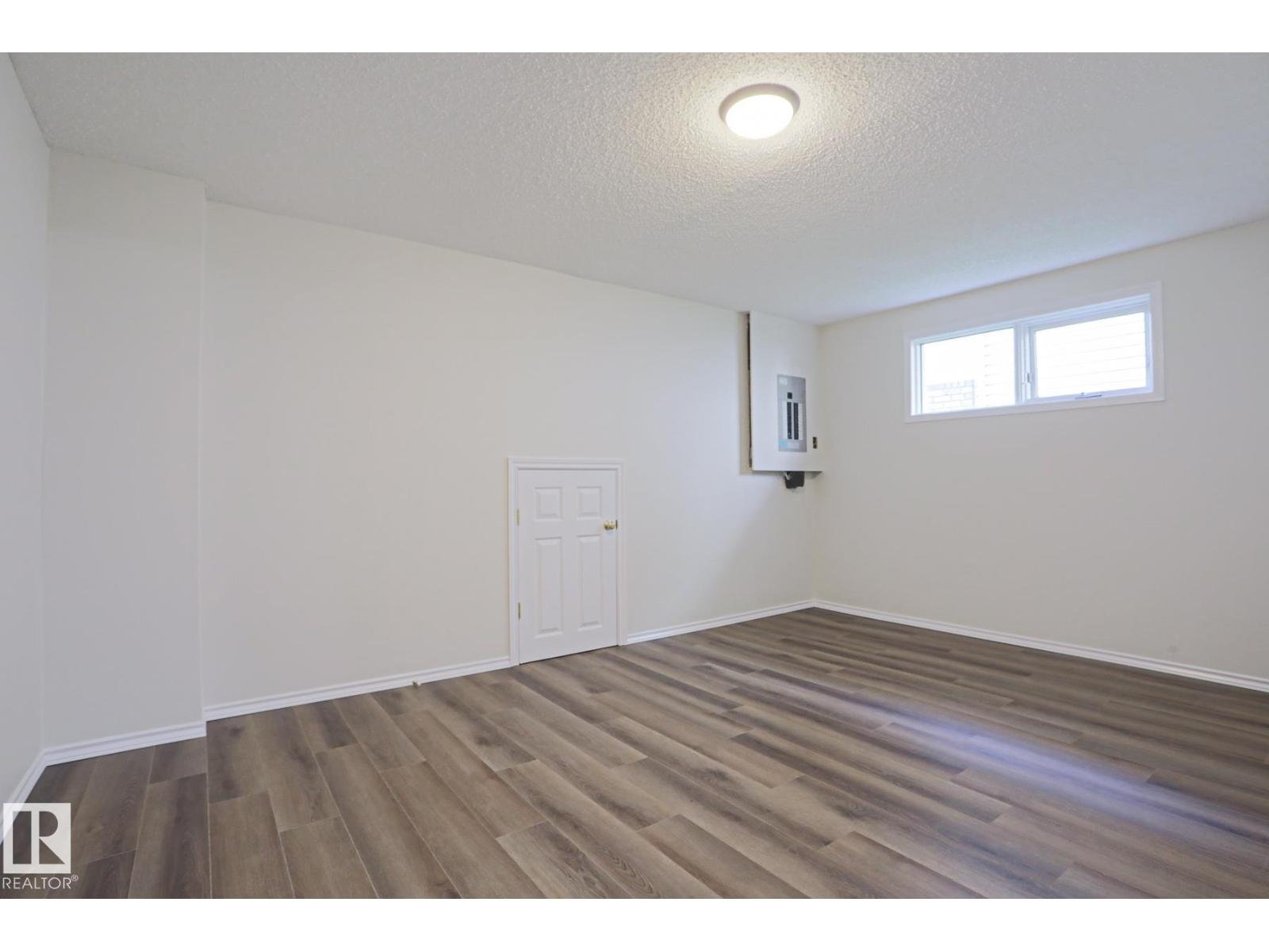 1028 James CR NW, Jackson Heights, Edmonton photo 2