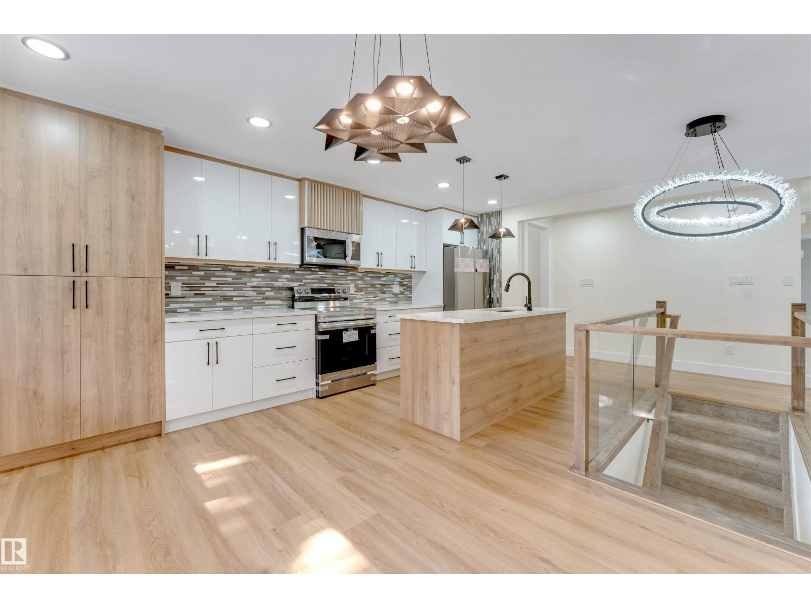 131 GARLAND CR - 13