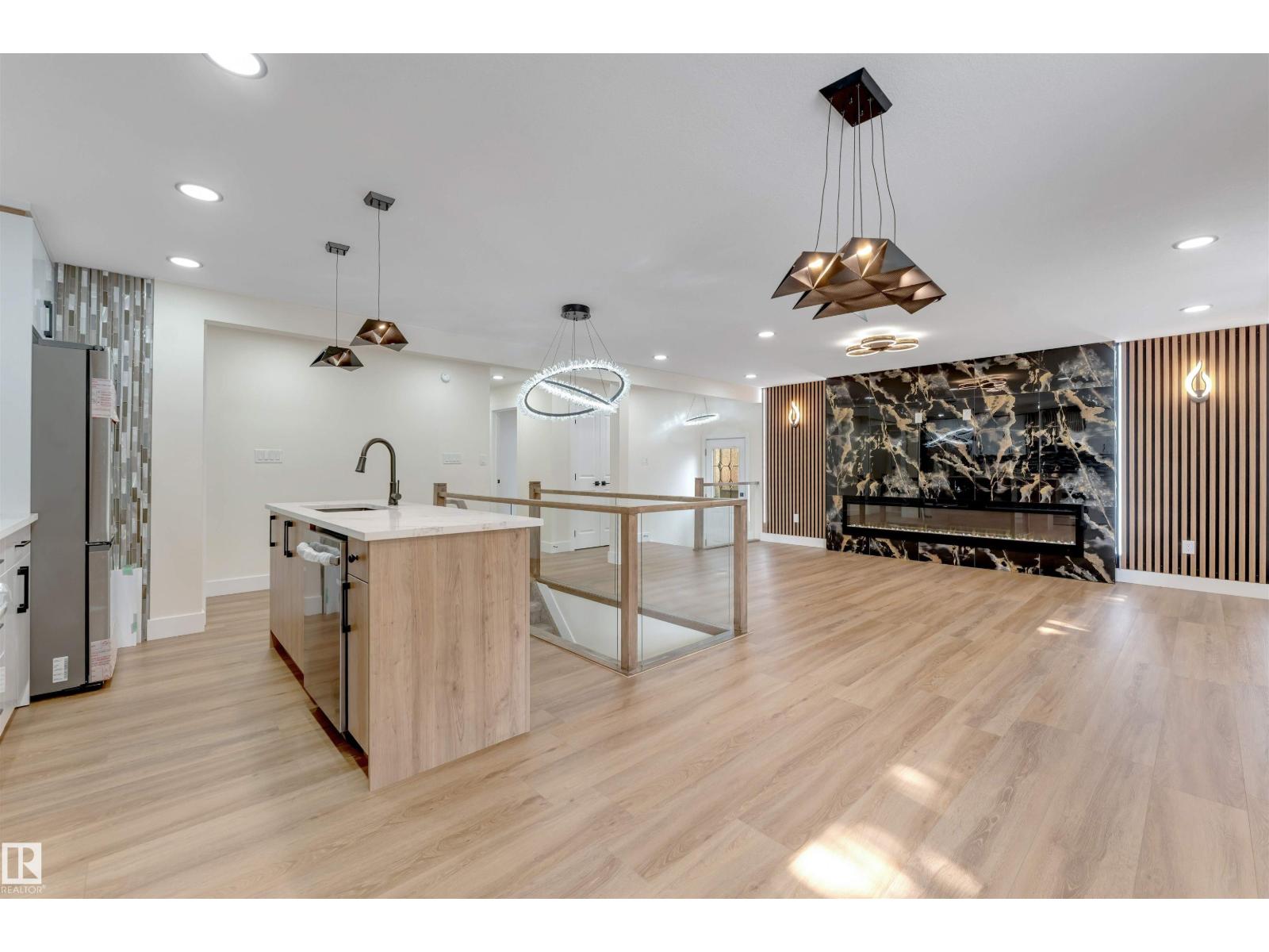 131 GARLAND CR - 14